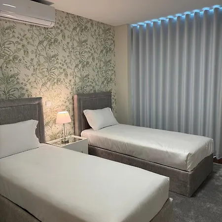 Next Corner Plaza Фуншал