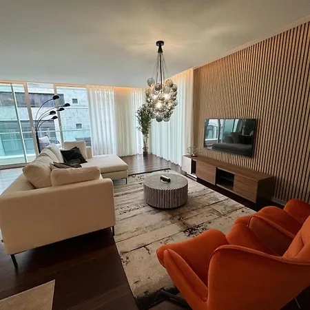 Next Corner Plaza * Фуншал