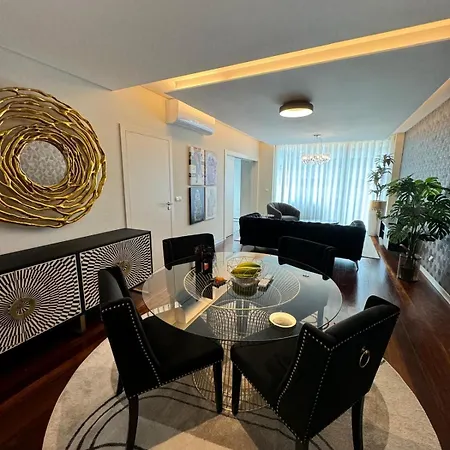 Next Corner Plaza Apartamento