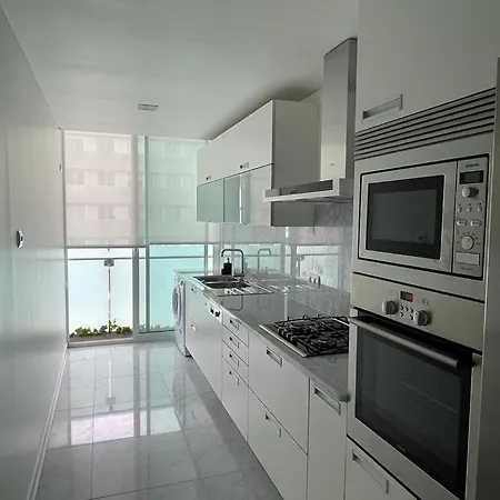 Next Corner Plaza Apartament Funchal (Madeira)