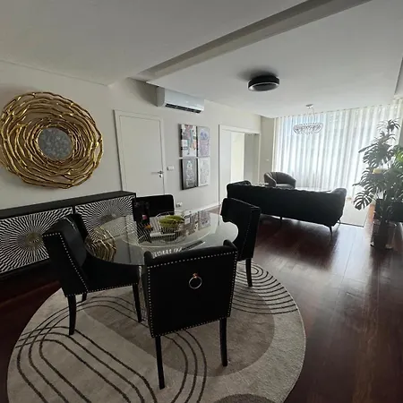 Apartment Next Corner Plaza