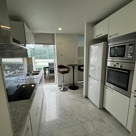 Next Corner Plaza Funchal (Madeira)