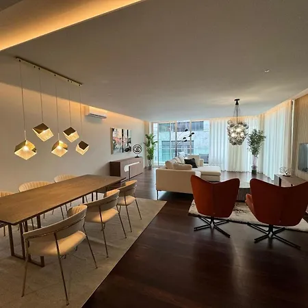 Next Corner Plaza Appartement *