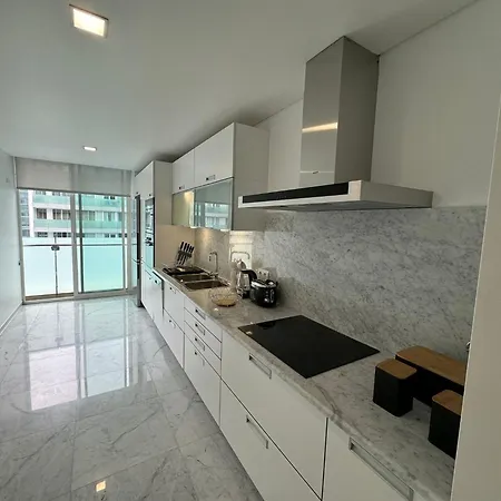 Next Corner Plaza Appartement *