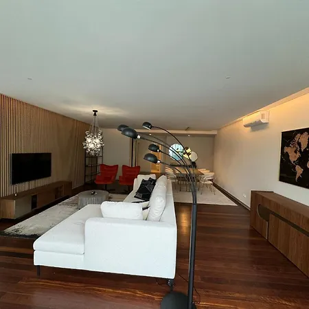 Apartment Next Corner Plaza *