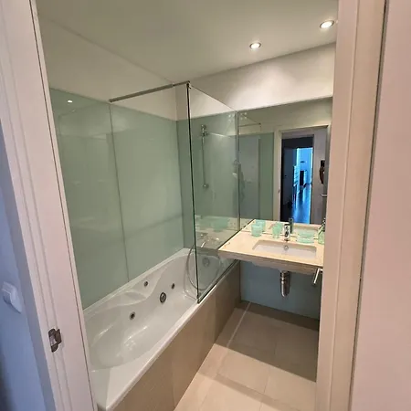 Next Corner Plaza Funchal (Madeira)