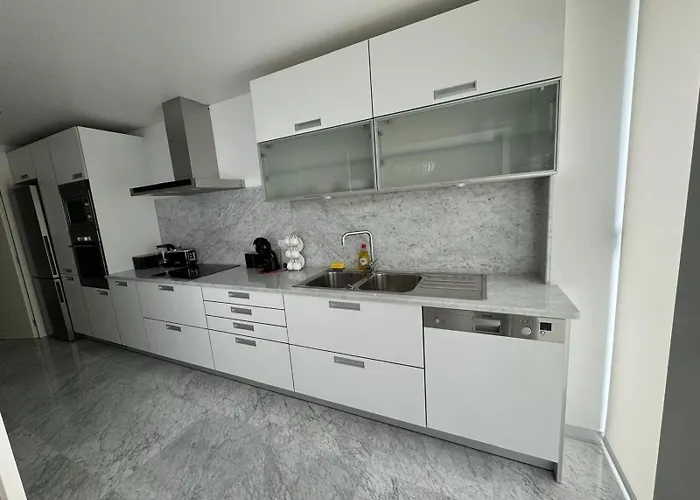 Next Corner Plaza Funchal