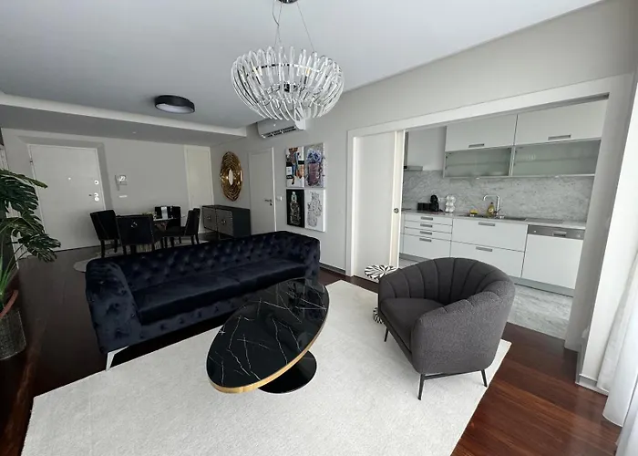 Next Corner Plaza Apartman *