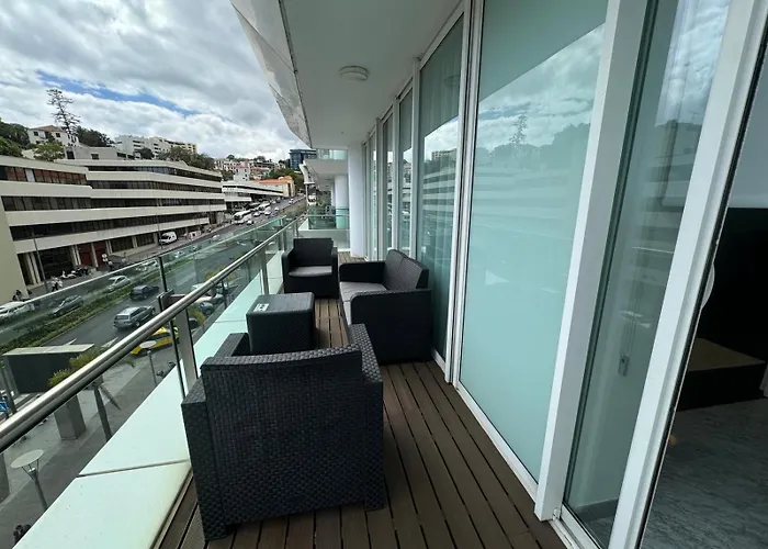 Next Corner Plaza Funchal