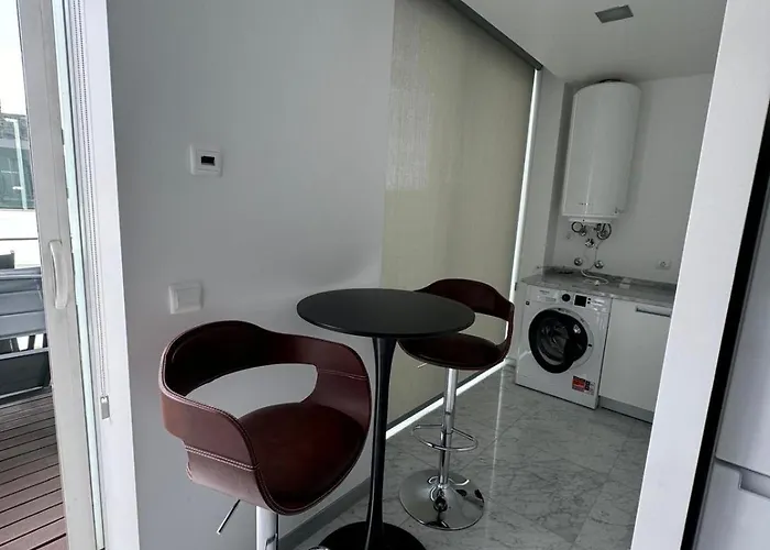 Next Corner Plaza * Funchal