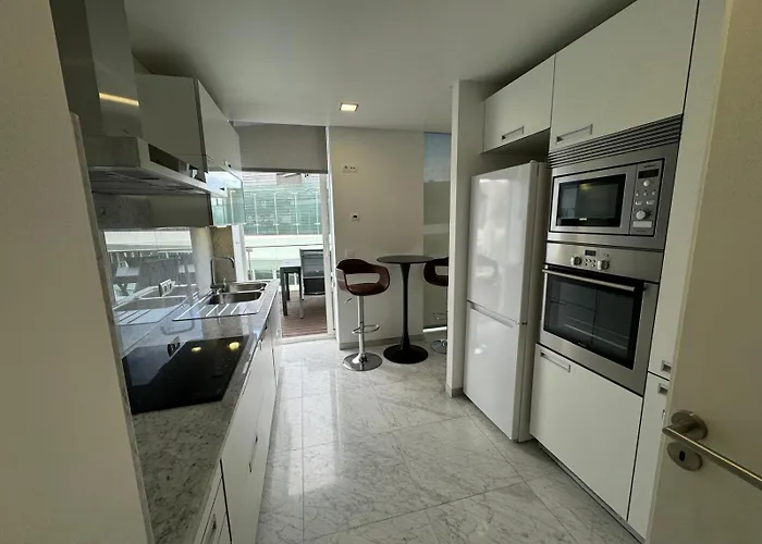 Next Corner Plaza Funchal