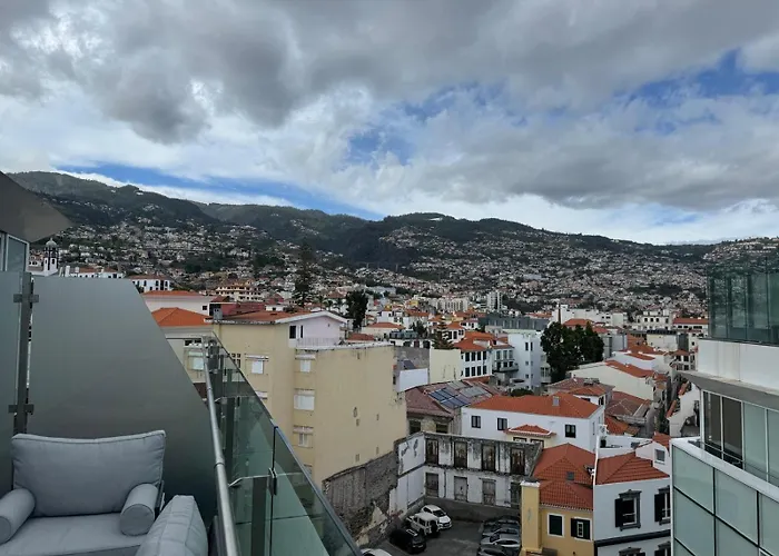 Next Corner Plaza * Funchal