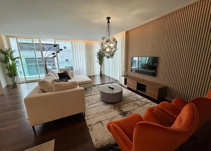 Next Corner Plaza * Funchal